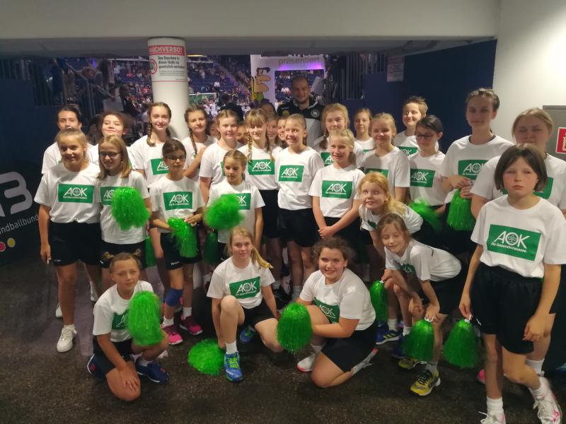 Tag des Handballs Einlauf Kids mit Paul Drux dav